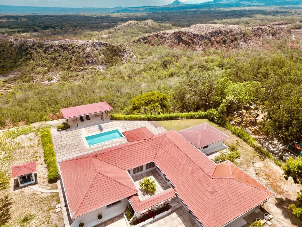 Mountain House For Sale in Curubandé - photo 18
