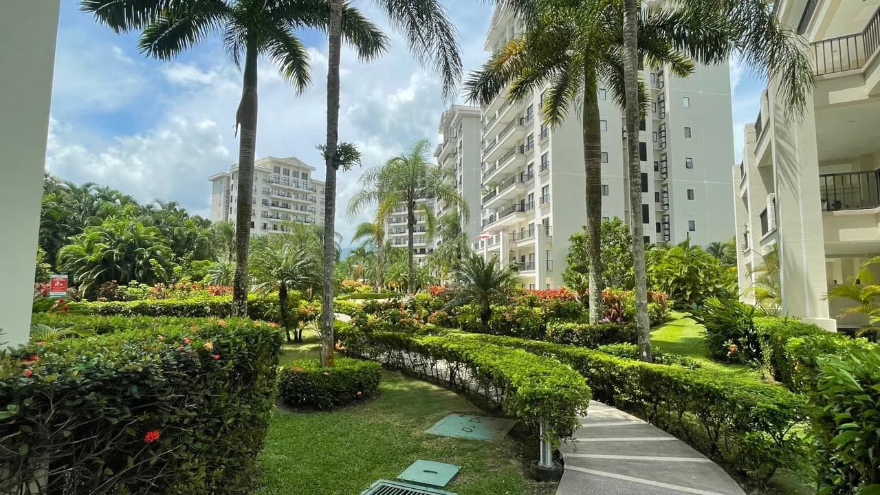 Condo Jaco Bay. Jaco Costa Rica: Near the Coast Apartment For Sale in Jacó
