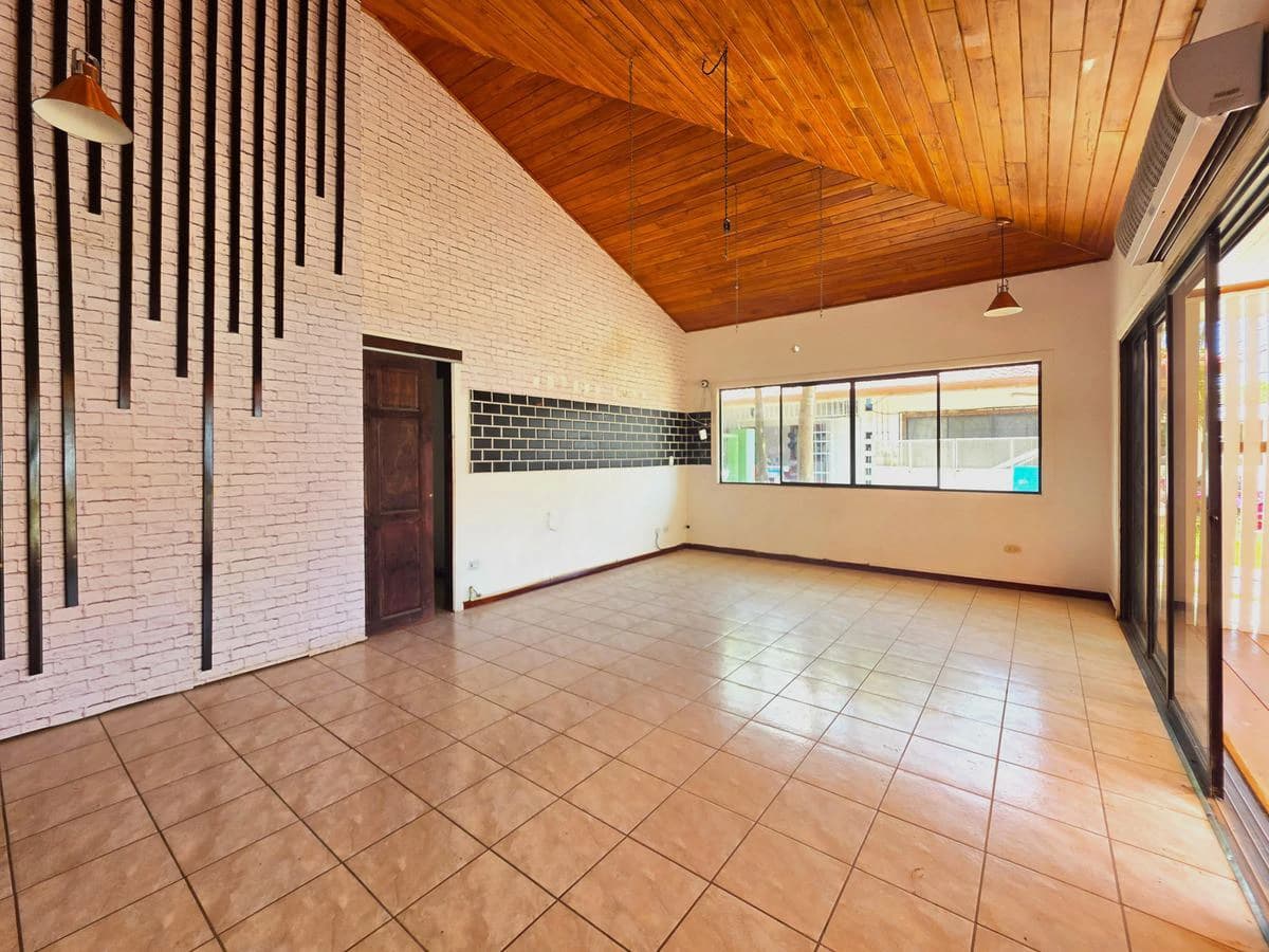 Casa Julia: A Rare Opportunity in the Heart of Sámara – Home with Commercial Space or Expansion Potential - photo 9