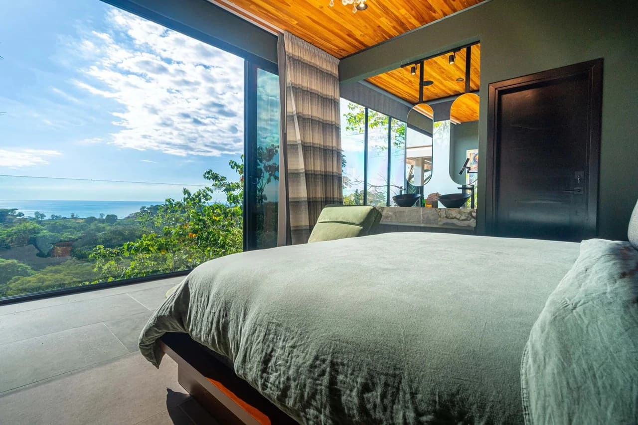 Casa Moon Diablo: Iconic Ocean View Luxury Estate with Infinity Pool, Rooftop Patio, Gym & Sauna in Manuel Antonio - photo 79
