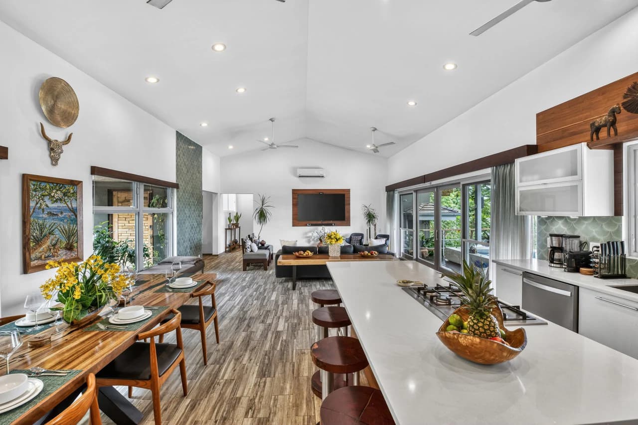Casa Pochote: Artisan Luxury Villa Near Tamarindo | Pool, Jacuzzi & Langosta Beach Club Membership Included - photo 11