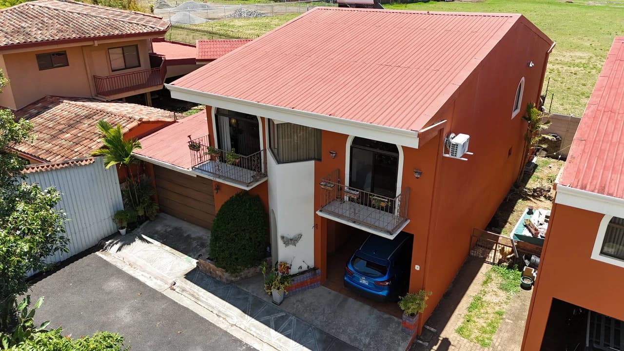 House For Sale in Llorente