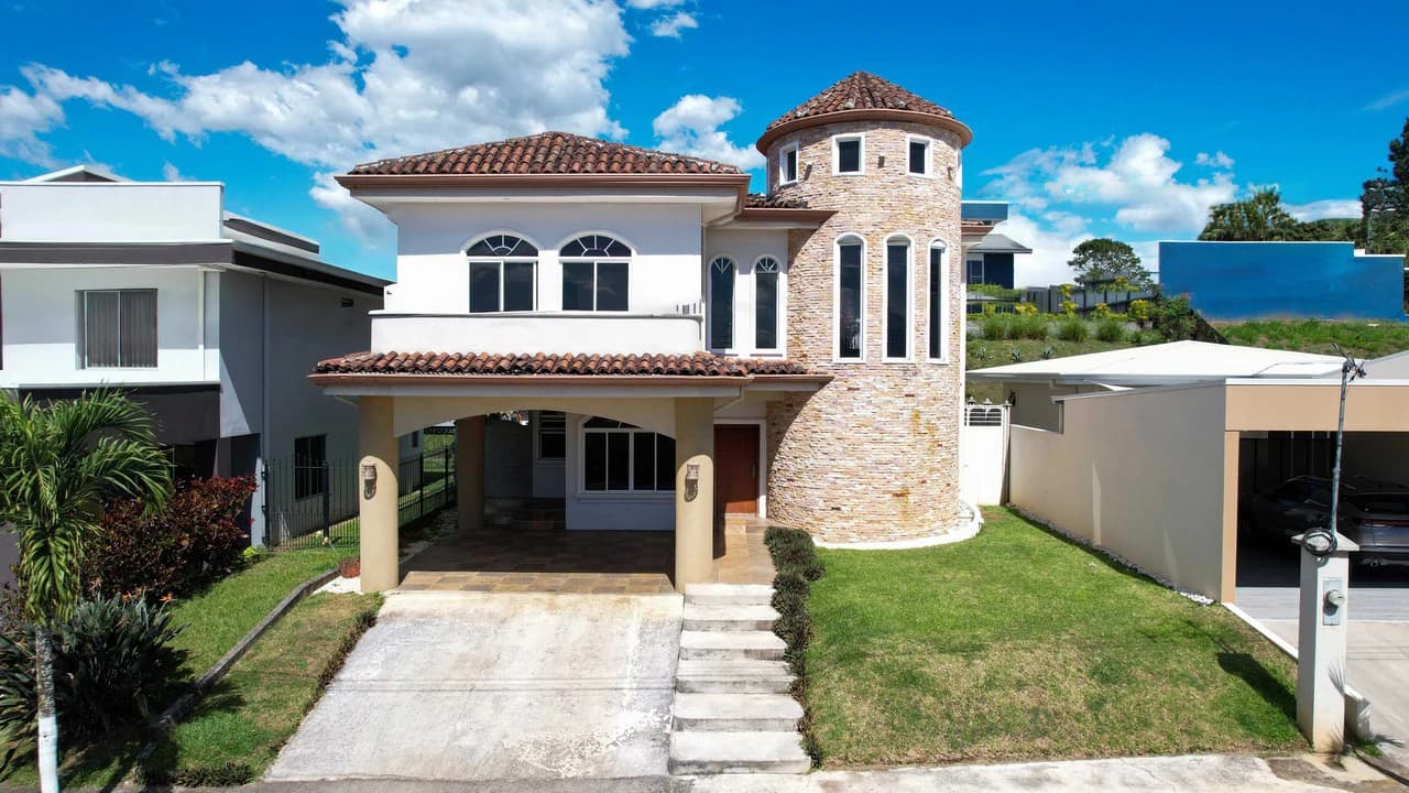 House For Sale in Puente de Piedra