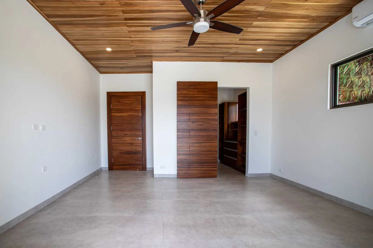 New Single-Story Home for Sale in Las Rocas, Atenas – Pool, Jacuzzi & Panoramic Views - photo 18