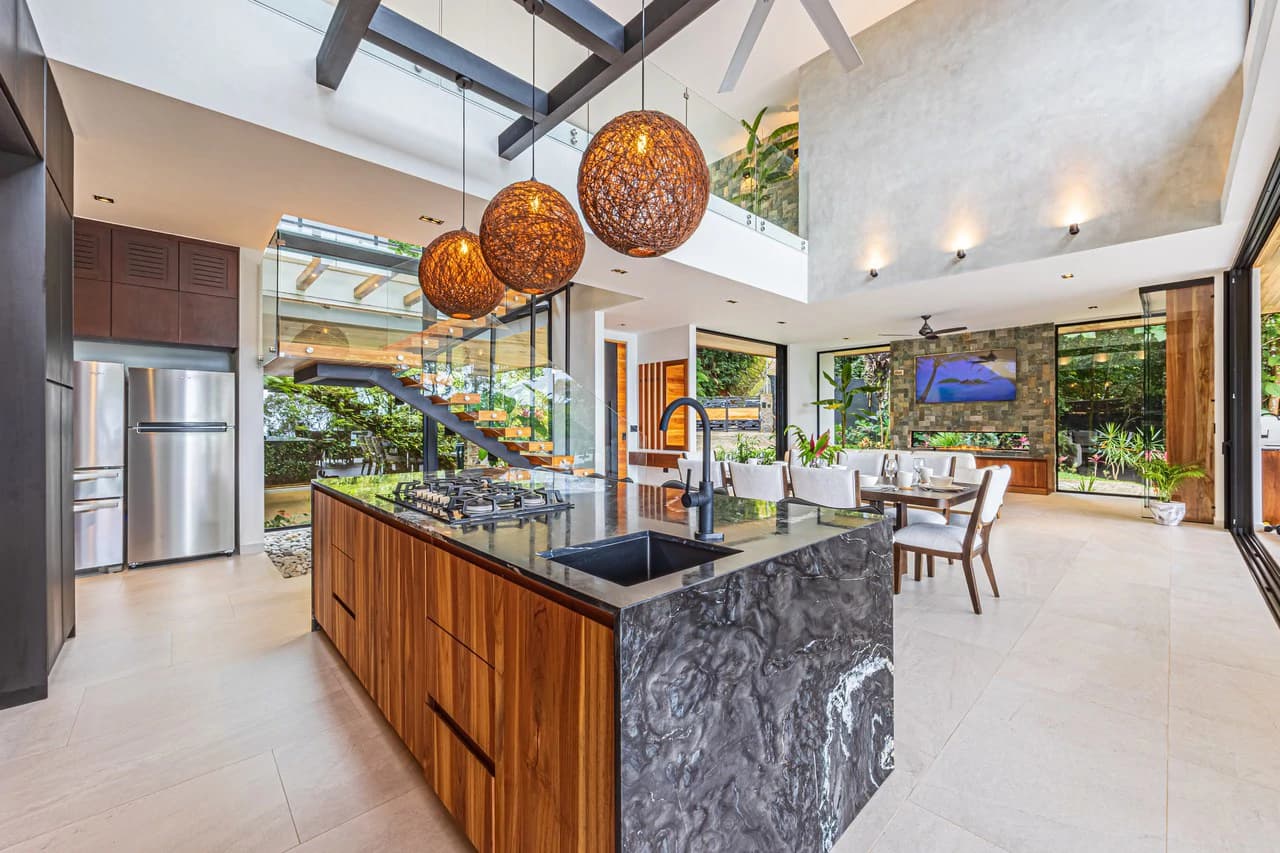 Casa Koules: Architectural 5-Bedroom Oceanview Estate in Prestigious Costa Verde Estates - photo 40