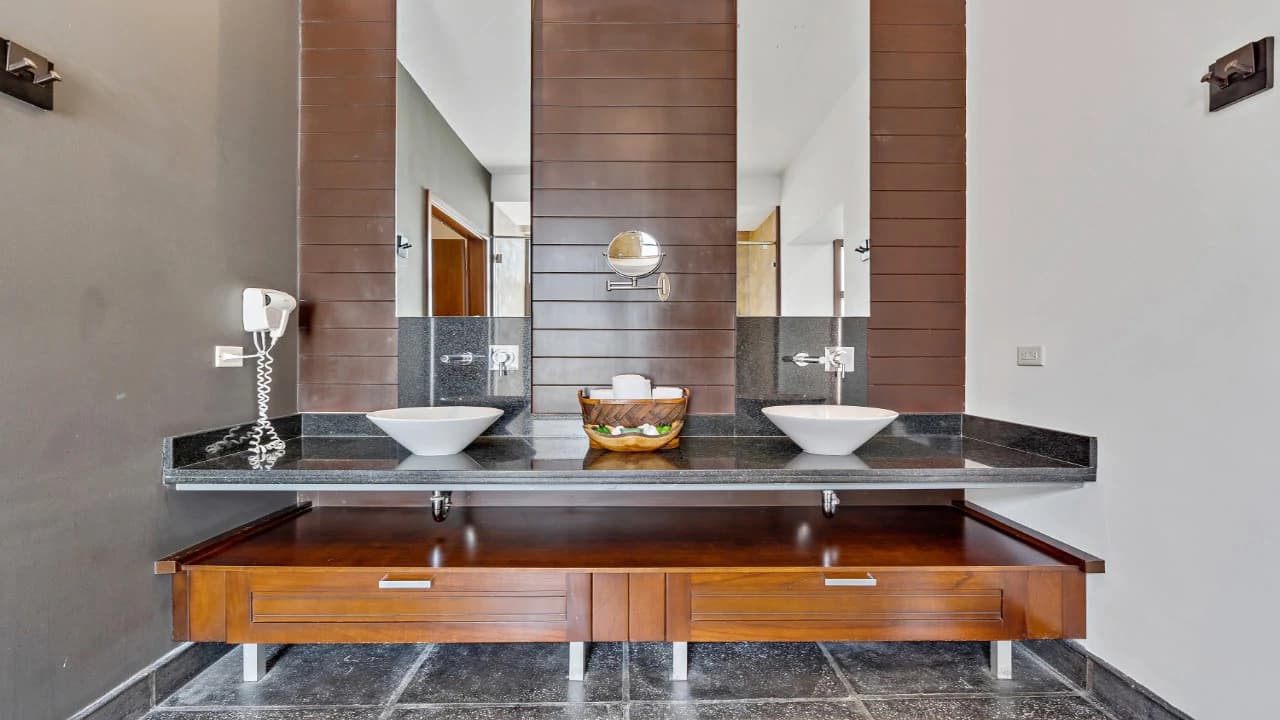 Panoramic Condos 26A: Live in the number one luxury development with private beach in the national reserve of Manuel Antonio - photo 12