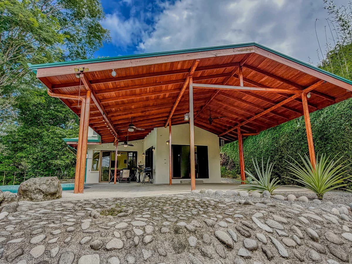 0.8 ACRES- 2 Bedrooms w/ Conversion Potential to 3 Bedrooms, 2 Full Bathrooms, Saltwater Pool, 8min to Dominical, and TWO 4×4 Vehicles Included!!! - photo 8