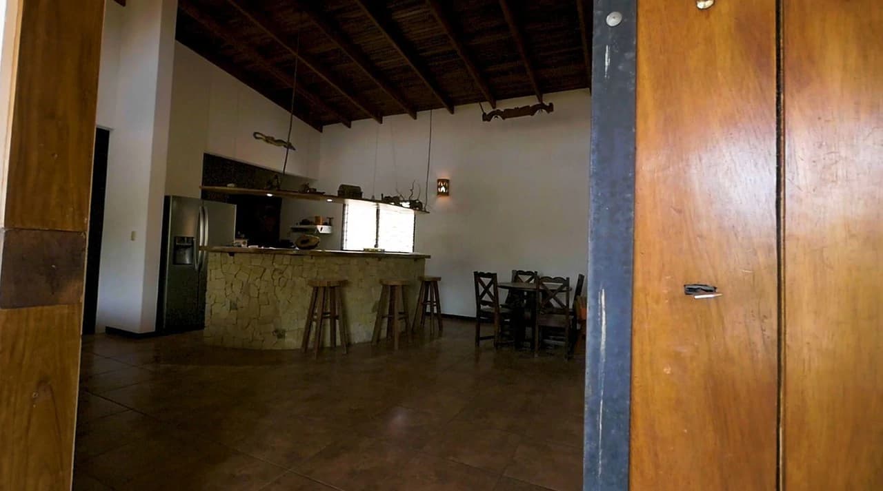 Finca Las Nubes: Amazing 75 Hectare / 185 Acre Finca, with a 300 m2 Main Home and Pool Built above the Clouds - photo 12