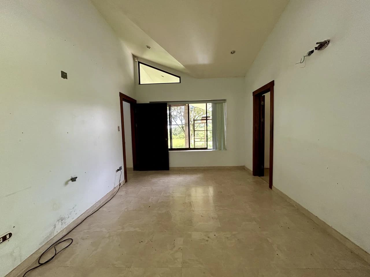Fixer-Upper Home with an studio Office in Palmar Norte on a 7.58 Acres Property - photo 15