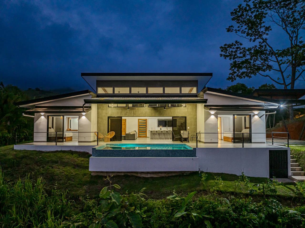 CHONTALES NEW VILLA WITH PANORAMIC OCEAN AND MOUNTAINS VIEWS: Mountain Villa For Sale in Ojochal - photo 2