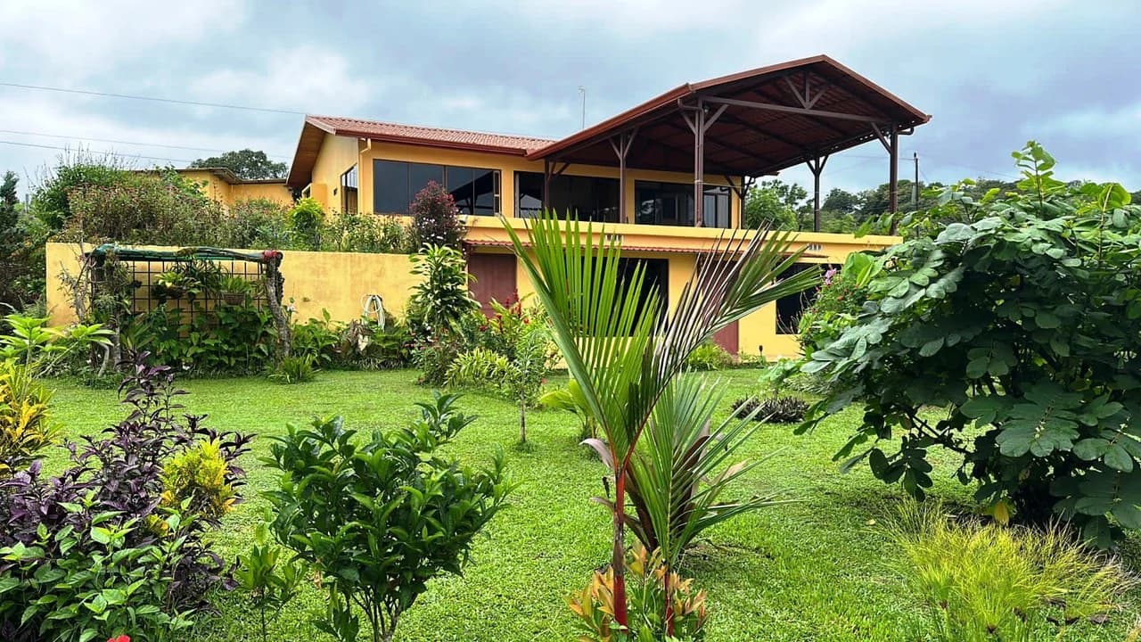 Lake Arenal Multi Family Home - Only 300 m from Lake Arenal