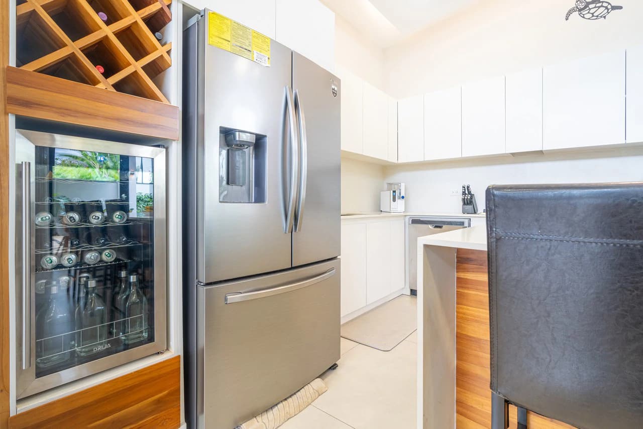 Casa Cola Ballena: Modern new construction, walk to the beach, Best in class location - photo 18