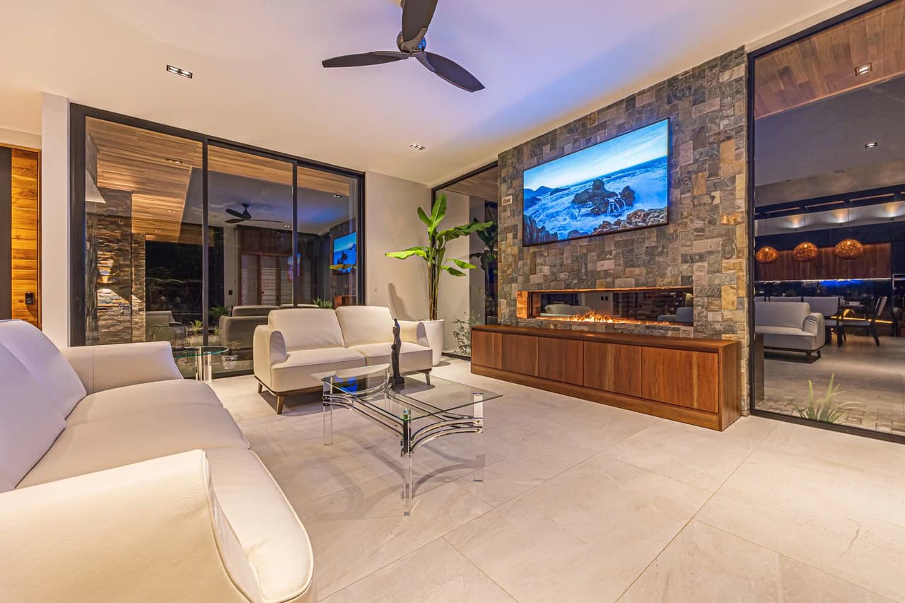 Casa Koules: Architectural 5-Bedroom Oceanview Estate in Prestigious Costa Verde Estates - photo 22