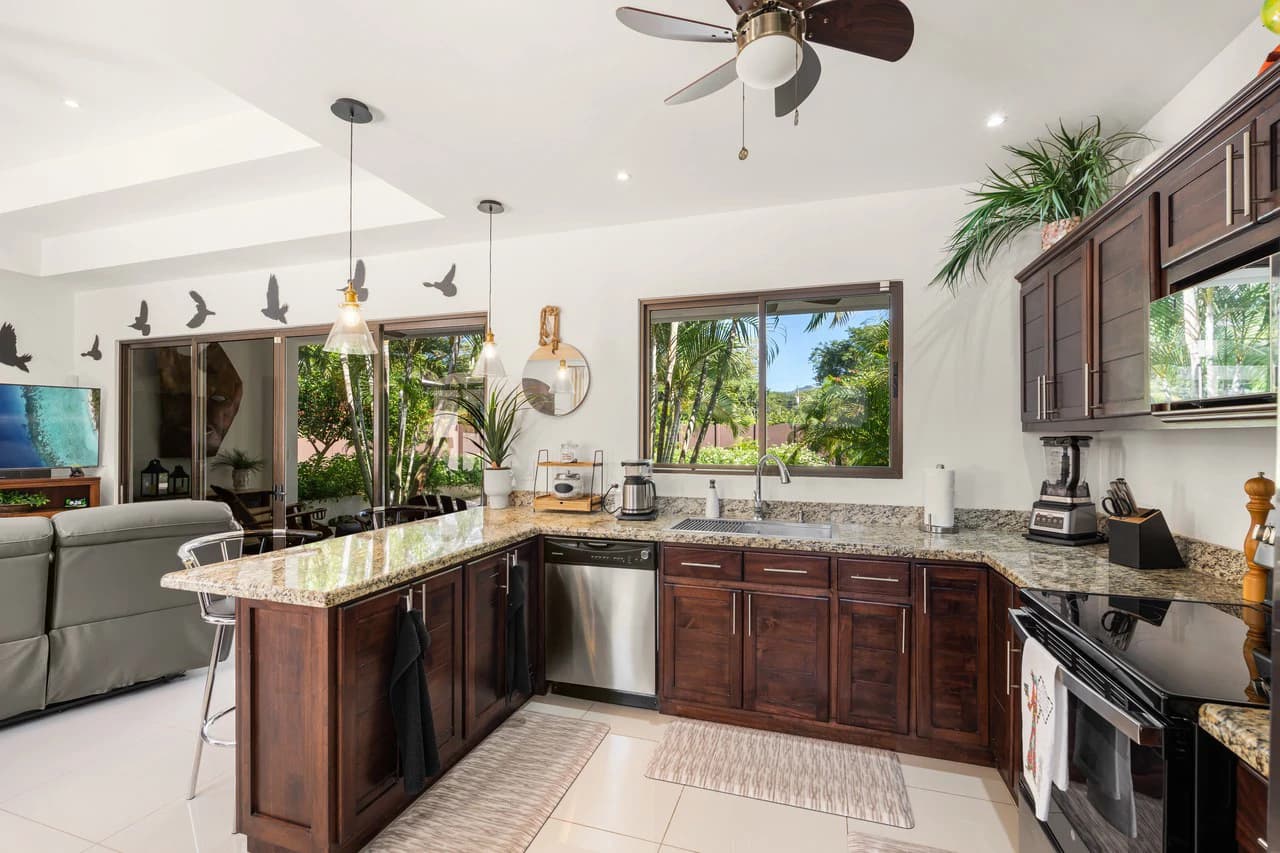 Casa Suerte: Modern 2-Bedroom Tropical Home with Pool Near Playa Potrero and Flamingo Marina - photo 5