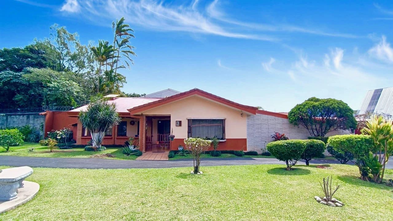 Beautiful investment property with cabins, house and apartments - photo 6