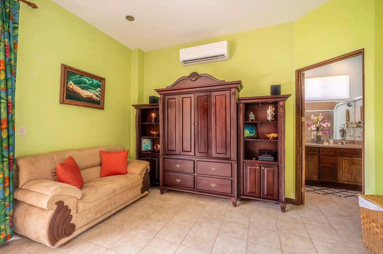Peaceful and Secure 3BR Condo with Private Pool in Las Lomas - photo 28