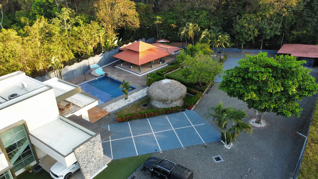 Beautiful house in Residencial Palmas del Sol | Tranquility and style - photo 2