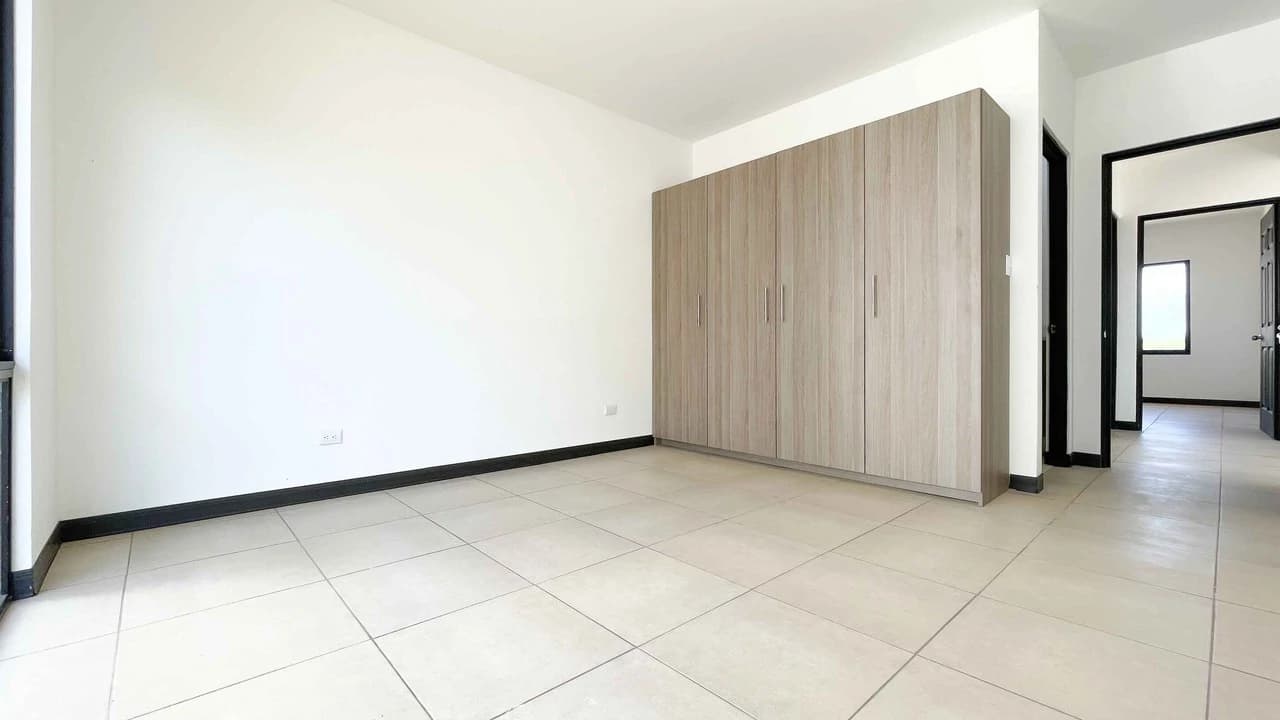Charming New House for Sale in Gated Community - photo 10