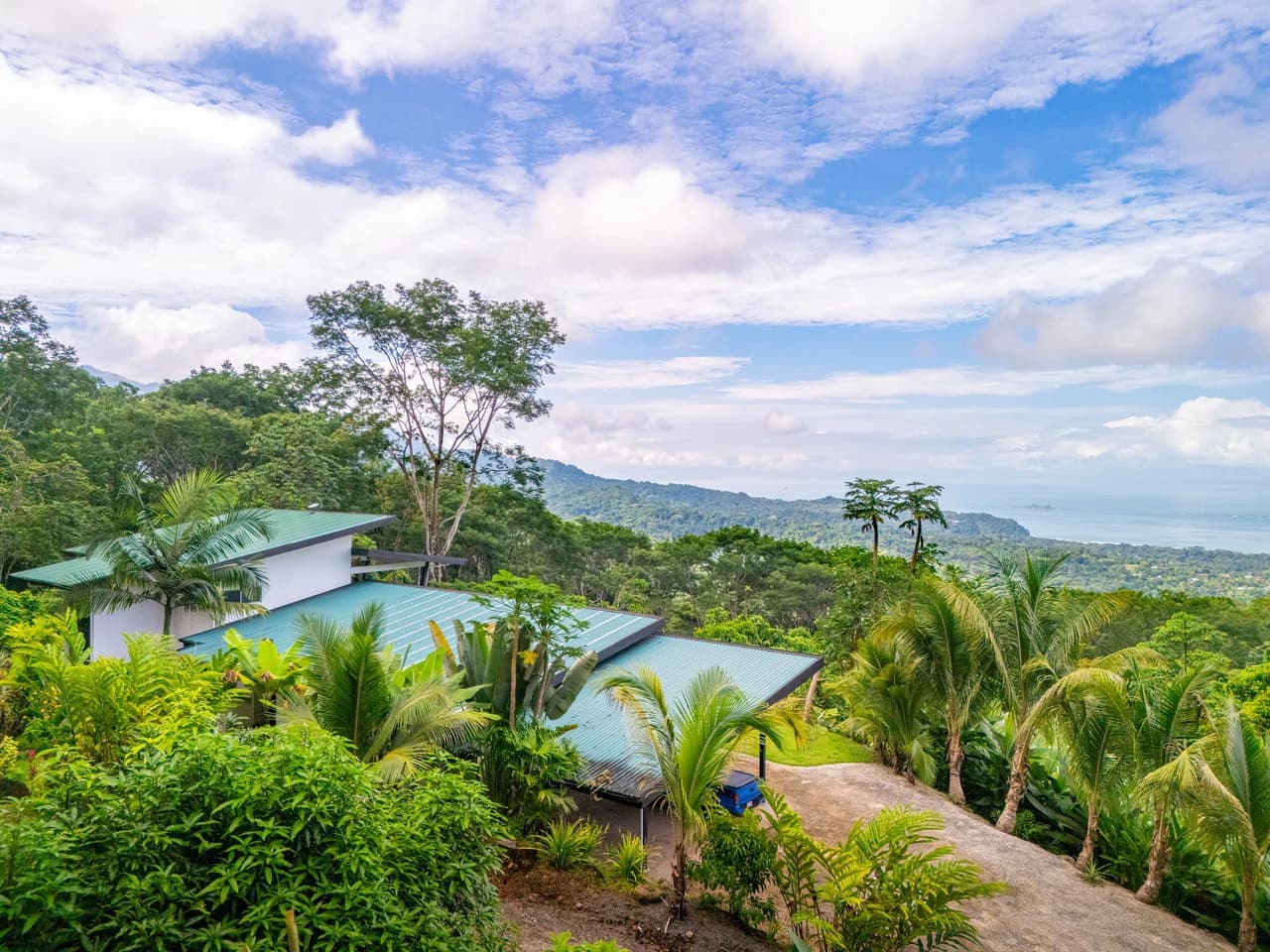 Luxury Ocean View Retreat Overlooking the Whale’s Tail – Proven Rental in Gated Enclave - photo 5