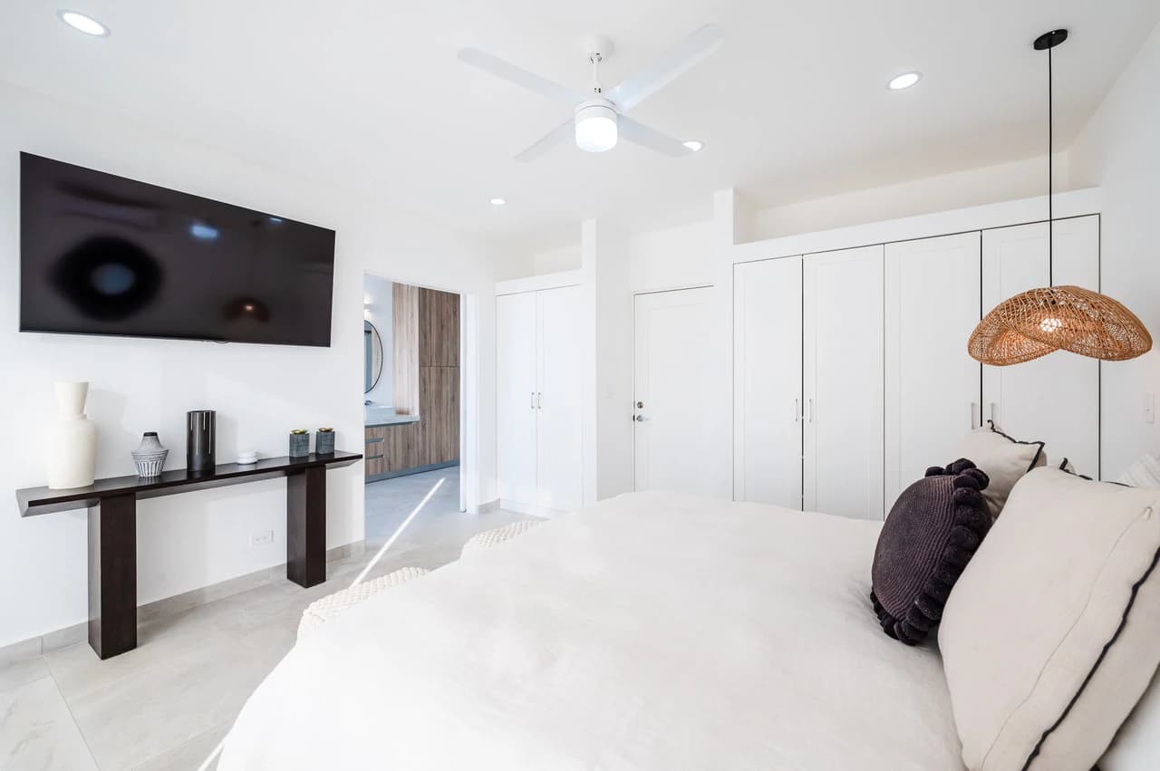 The Enclave: Ultra-Modern 5 Bedroom Villa Located Minutes From the Beach! - photo 24