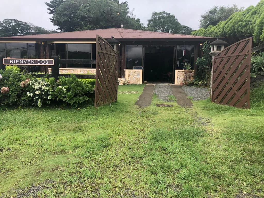 Beautiful Mountain Property for Sale in the Tourist Area of Miravalles, Currently Rented and Operating as a Restaurant – Excellent Investment Opportunity - photo 2