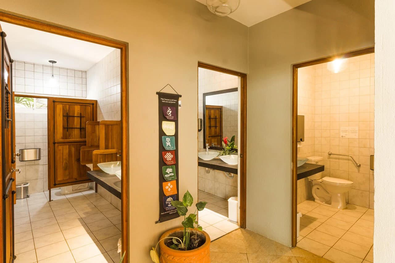 Popular 20-room Boutique hotel /retreat. Stunning ocean views - photo 36