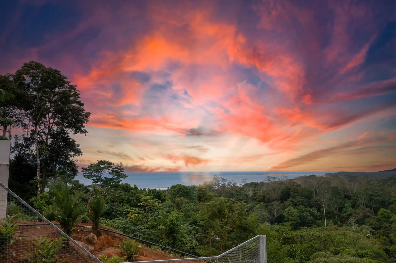 LUXURY PROPERTY WITH STUNNING OCEAN VIEWS IN UVITA, COSTA RICA. A GREAT INVESTMENT!: Mountain House For Sale in Uvita - photo 7
