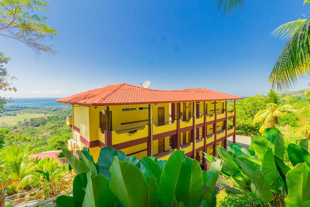 Popular 20-room Boutique hotel /retreat. Stunning ocean views - photo 12