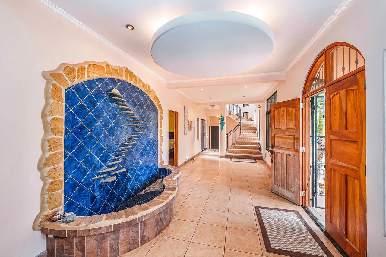 Casa Palacio: Elegant and Palatial 3BR in Gated Community - photo 10