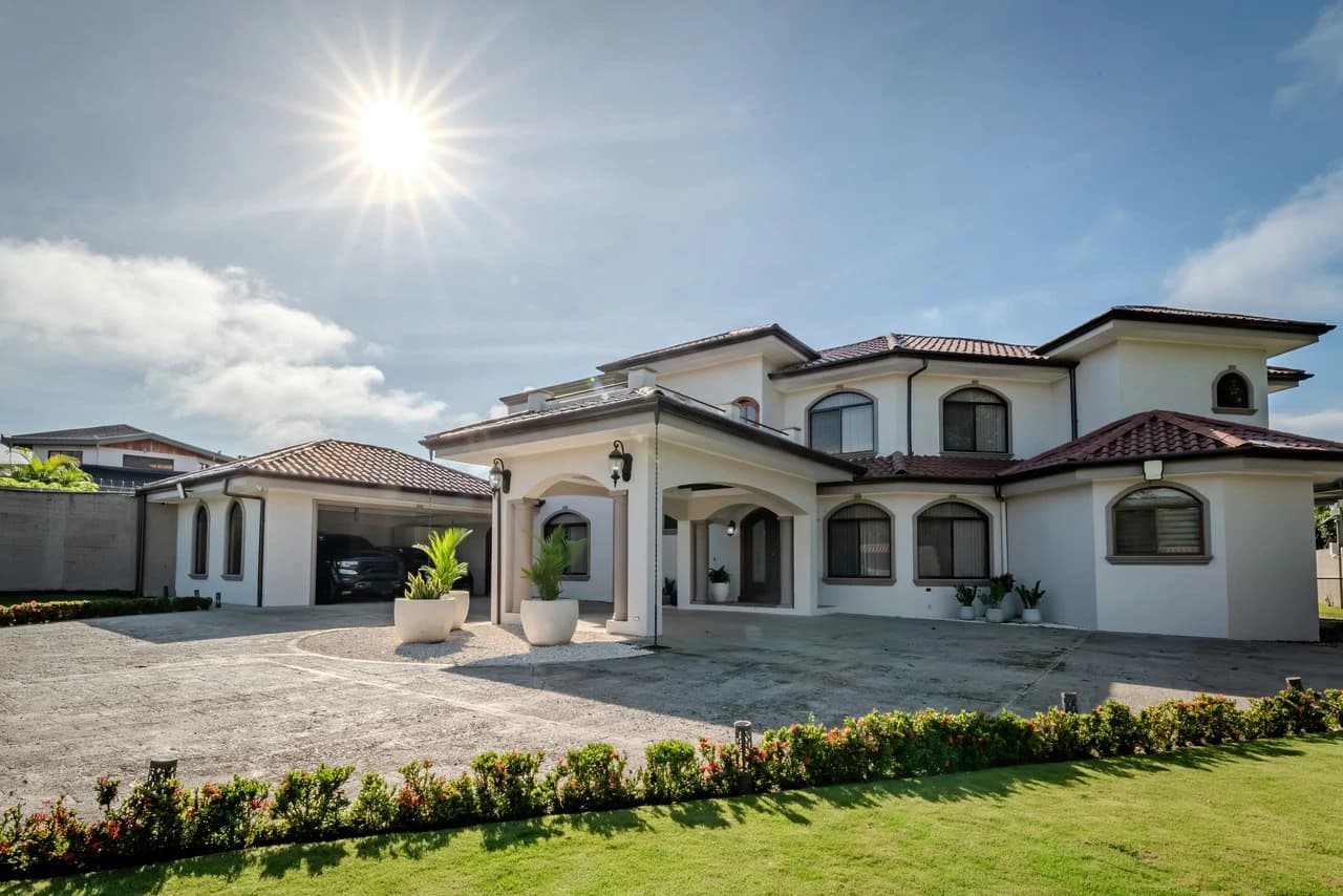 Luxury Home with Pool, Bar Area & Resort-Level Amenities | 6 br, 4.5 ba in Perez Zeledon