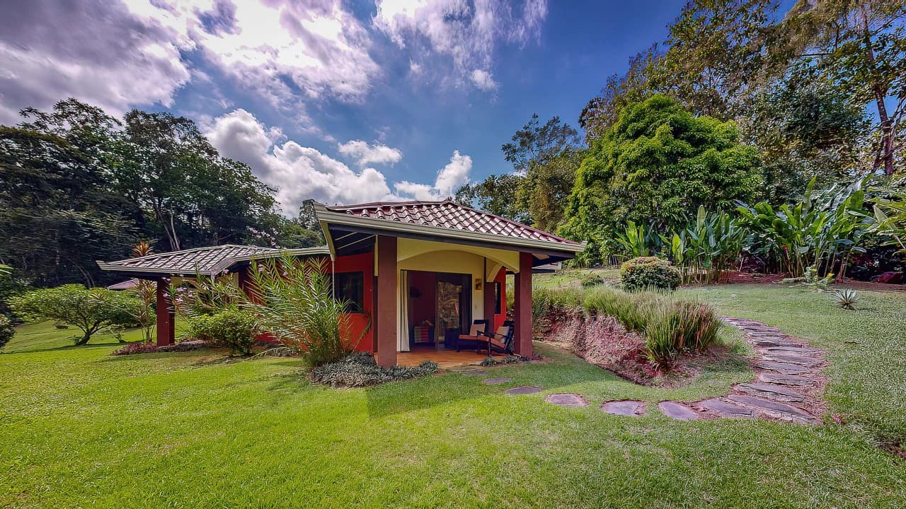 A TRANQUIL HAVEN: PRIME INVESTMENT OPPORTUNITY IN UVITA'S LUSH RIVER ENCLAVE: Mountain Hotel/Resort/Hostel For Sale in Uvita - photo 6