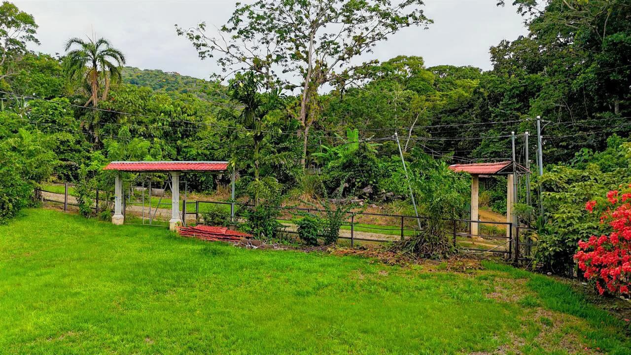 Charming Hardwood Cabin with Fruit Garden Near San Isidro - photo 54