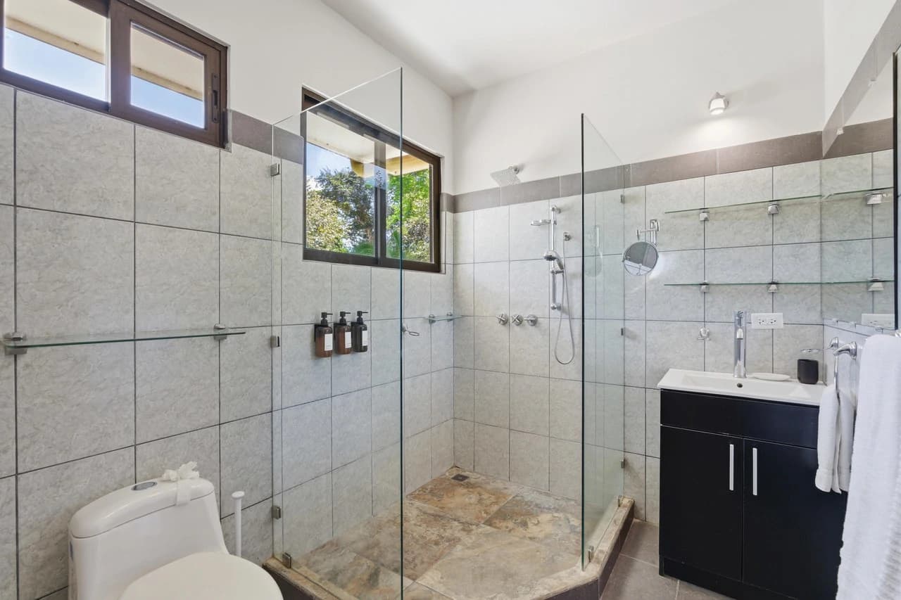 Casa Plumeria: Tropical 4-Bedroom Retreat with Pool Just Steps to Potrero Beach - photo 14