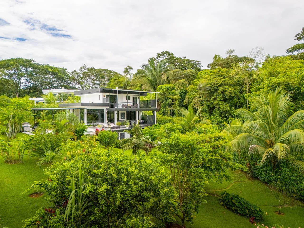 Outstanding Garden Treasure in Ojochal, Modern 4 bedroom on 1 acre - photo 3