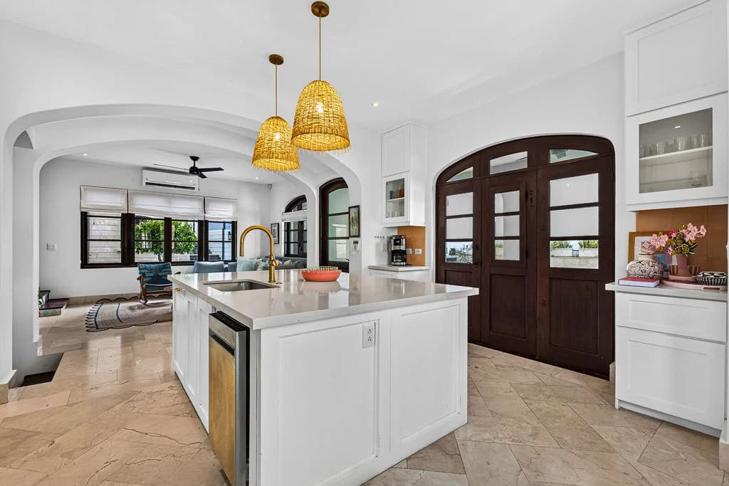 16 Calle La Ronda: Renovated Three-Bedroom Home Steps from Playa Danta - photo 10