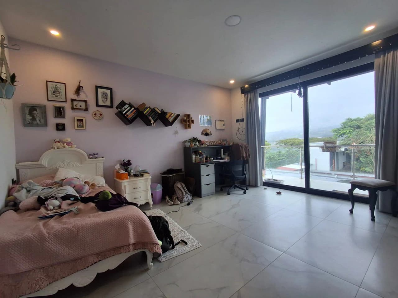 Casa Modern Elegance: 5 Bedrooms...Large Lot and Views! - photo 20