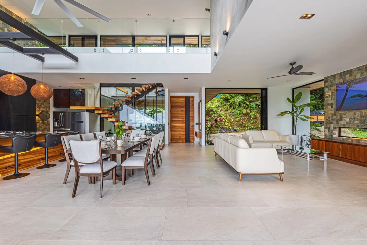 Casa Koules: Architectural 5-Bedroom Oceanview Estate in Prestigious Costa Verde Estates - photo 36