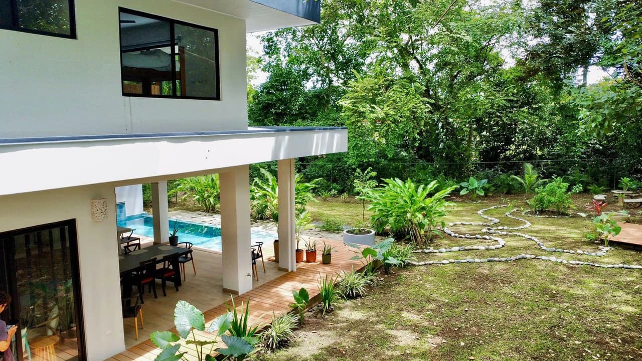 0.17 ACRES – 3 Bedrooms, Brand New Luxury Home in Uvita, Minutes From Beaches and Services, Wooded Lot, Year Round Stream, Private And Fully Furnished, Ready to Move!!! - photo 3