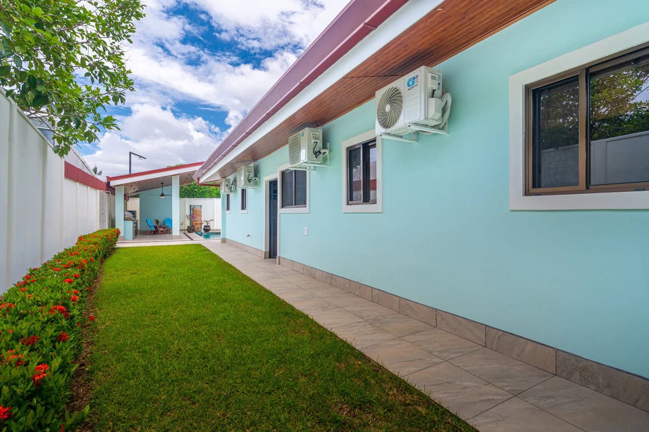 Villa Esmeralda: Big Pool. Big Lot. Big Lifestyle. Central Uvita, Walk to Everything! - photo 13