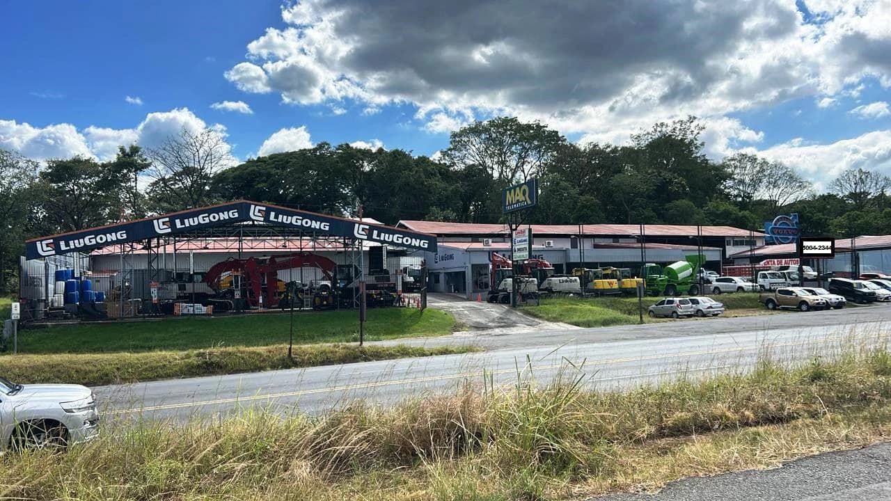 Highway Hotspot...Commercial Center in front of the new Free Zone developments!