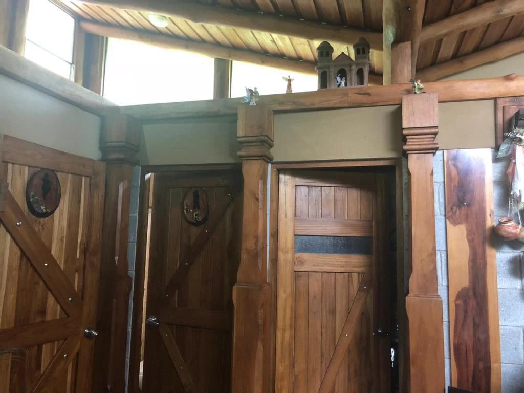 Beautiful Mountain Property for Sale in the Tourist Area of Miravalles, Currently Rented and Operating as a Restaurant – Excellent Investment Opportunity - photo 17