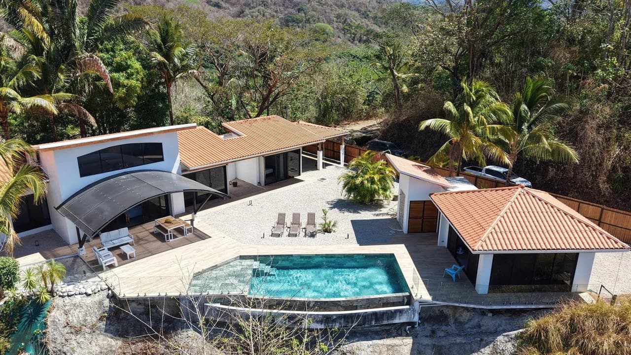 Casa Happy Eden: Elegant Ocean View Villa with Infinity Pool in Exclusive Boca del Toro – minutes from Carillo Beach