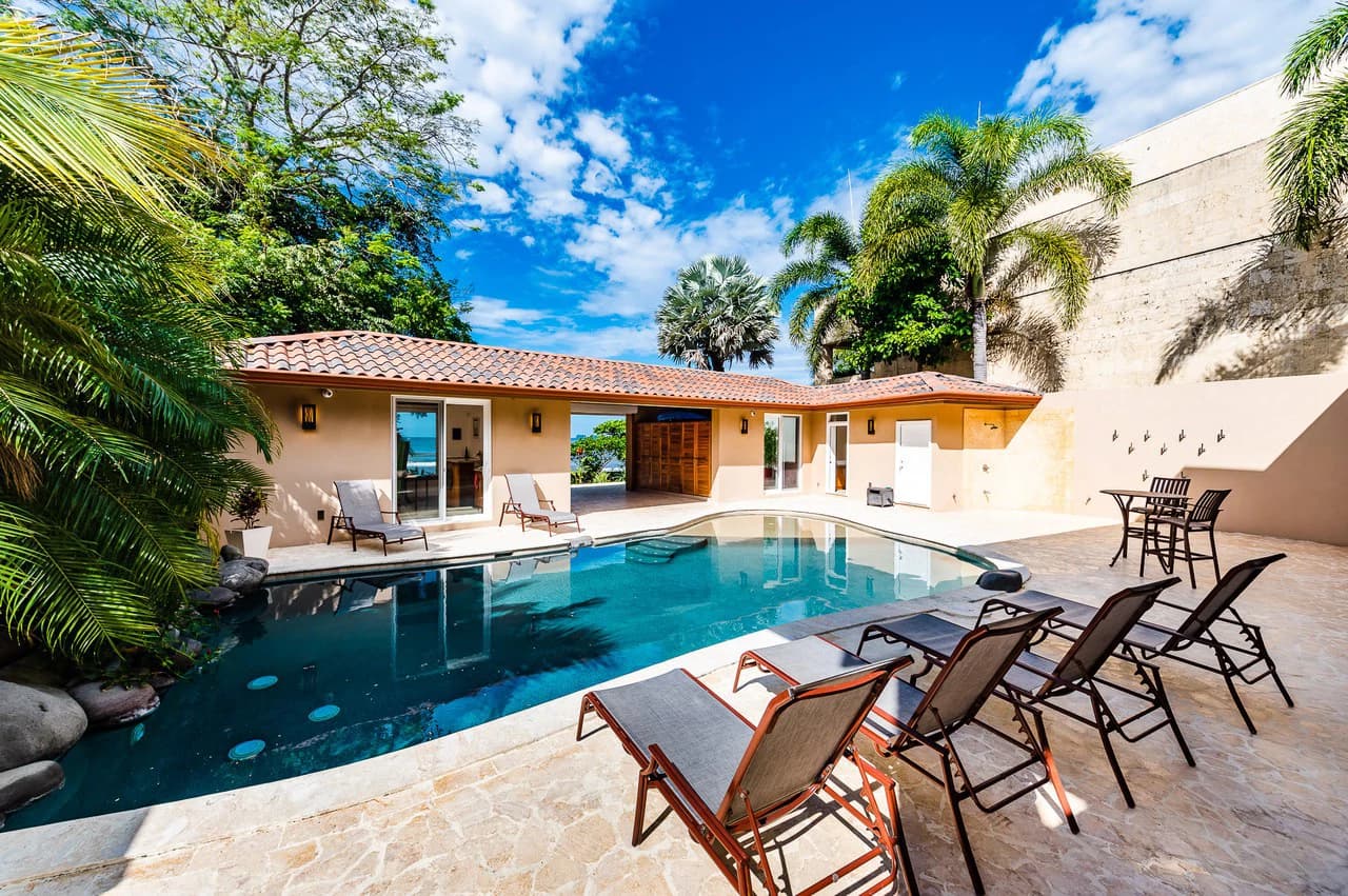 Casa Oltmann: Beach Front Mansion - photo 4