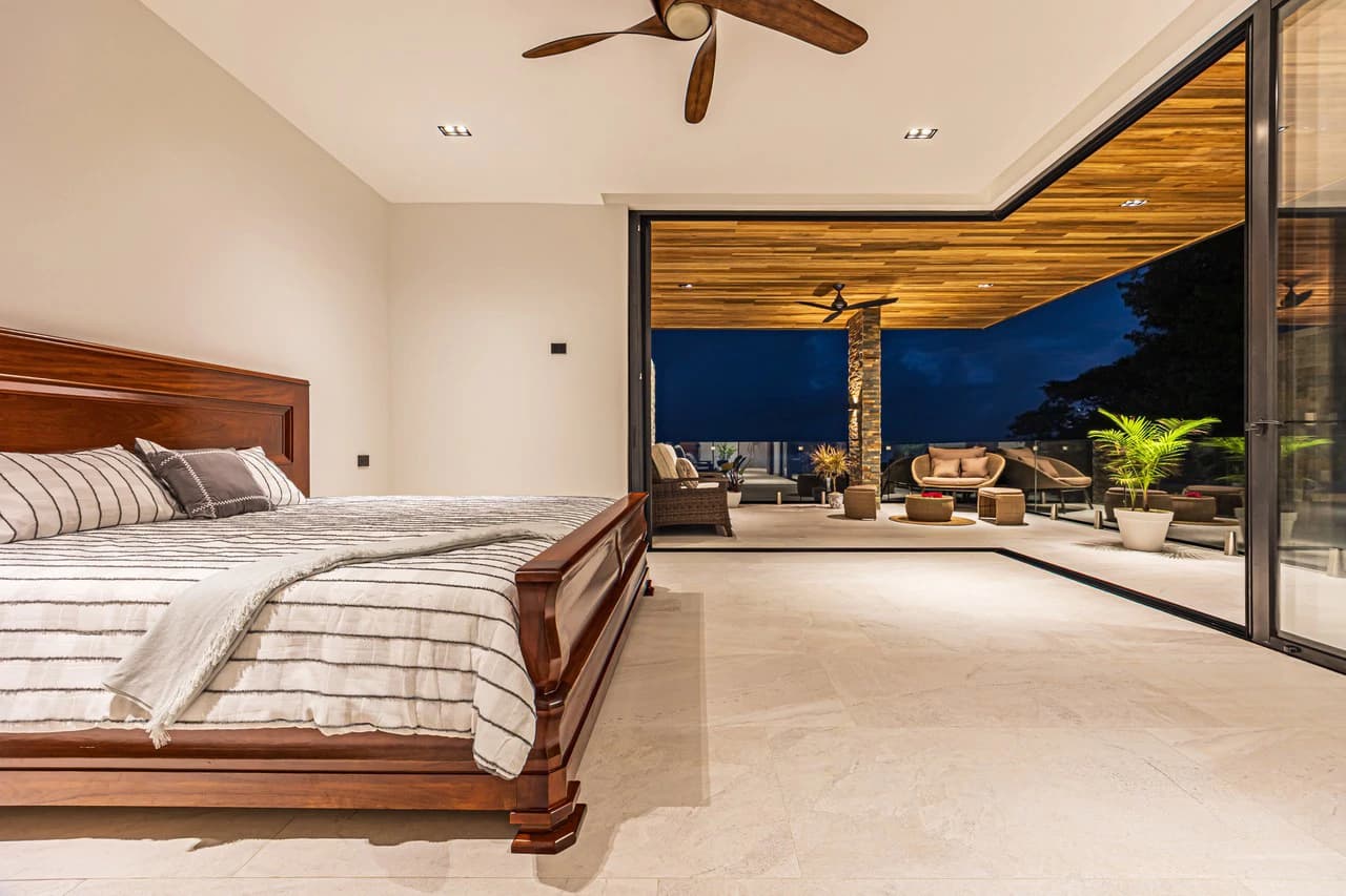 Casa Koules: Architectural 5-Bedroom Oceanview Estate in Prestigious Costa Verde Estates - photo 21