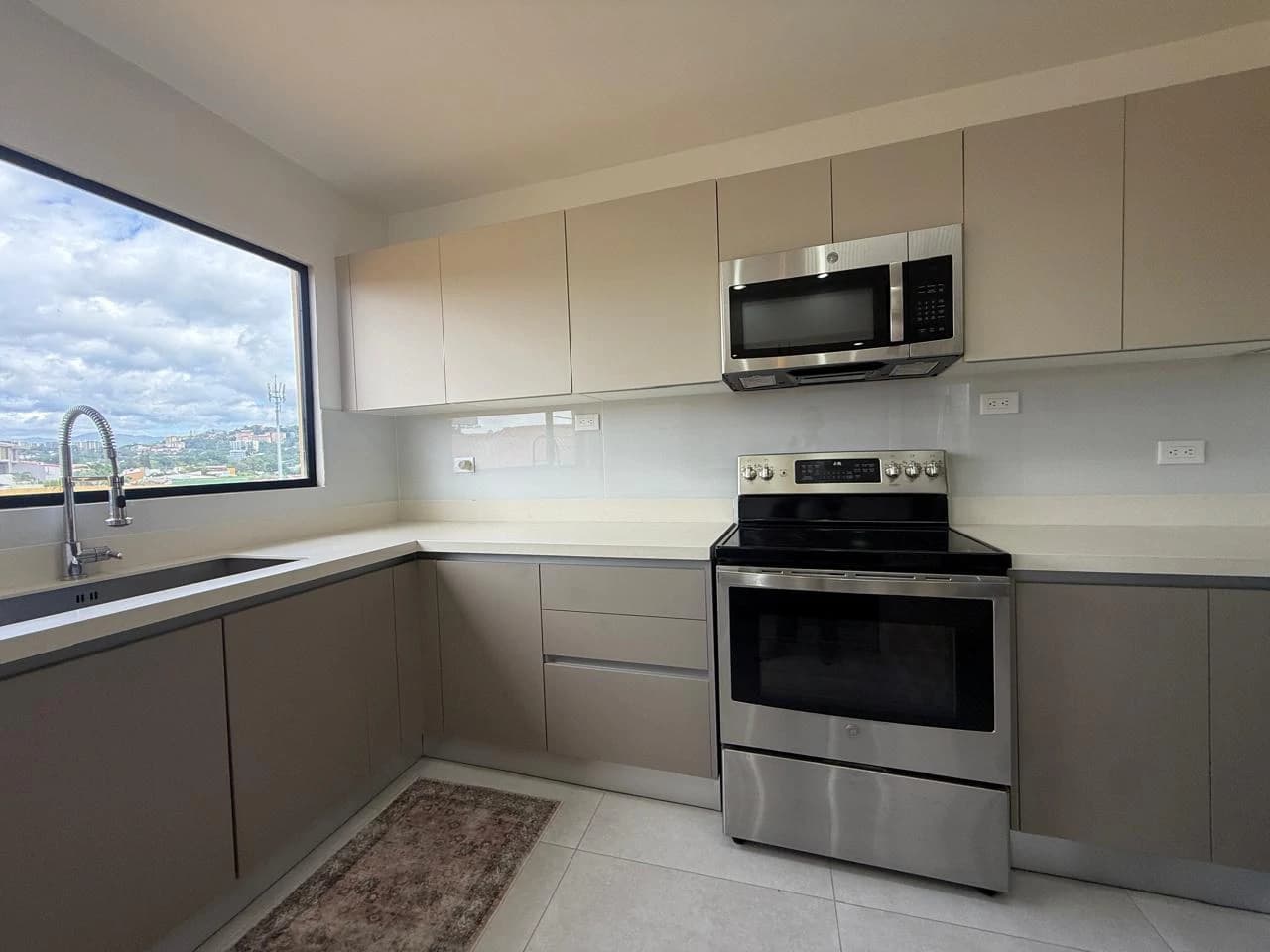 3 Bedroom apartament for sale with appliances in Trejos Montealegre Escazu Costa Rica - photo 6
