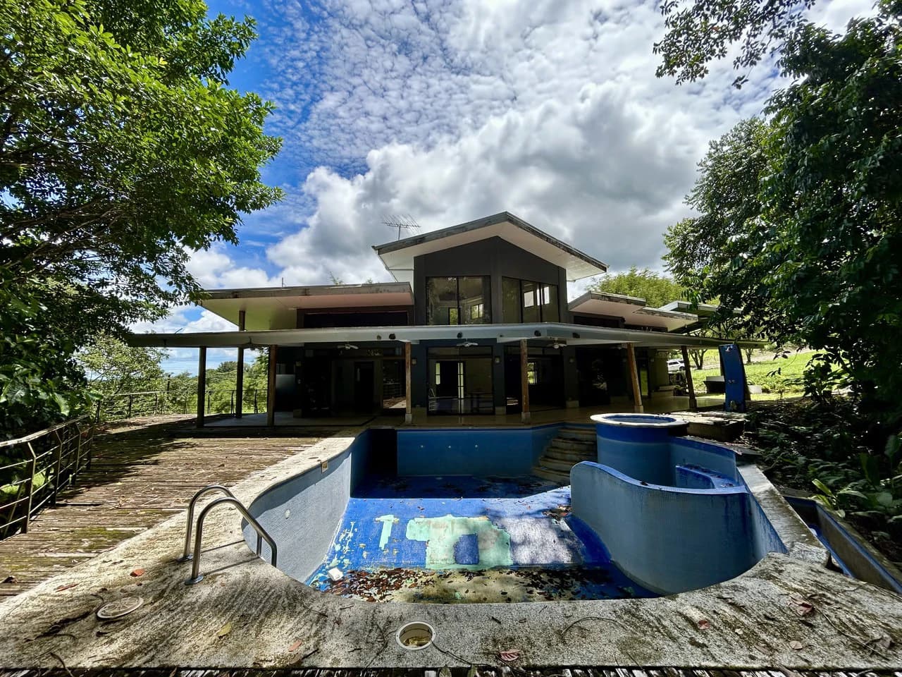 Fixer-Upper Home with an studio Office in Palmar Norte on a 7.58 Acres Property - photo 63