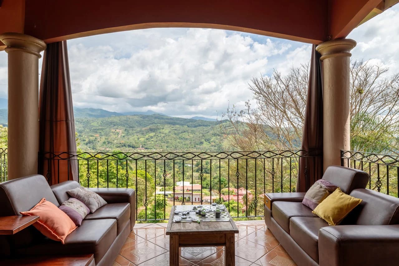 Spacious 5-Bedroom Colonial Home with 4 Bathrooms | La Bonita, Rivas - photo 11