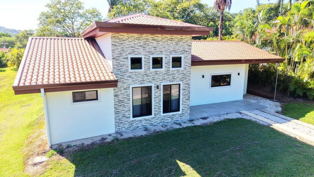 Casa Luz: Brand-New Home in the Gated Community of Loma Verde - Carrillo - photo 4