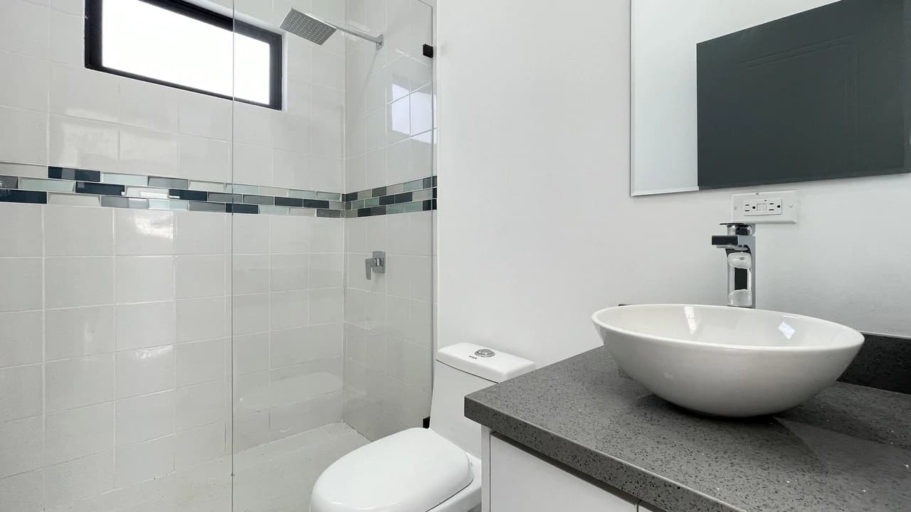 Brand-New Home for Sale in Condominio Montezuma, Grecia – 3 Bedrooms, Home Office & Private Garden - photo 12