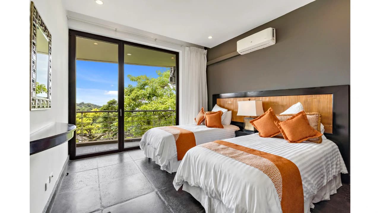 Penthouse: Live in the number one luxury development with private beach in the national reserve of Manuel Antonio - photo 16